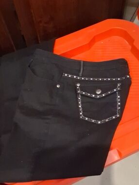 Luxe Black Skinny Jeans with Rhinestone-Trim Pocket